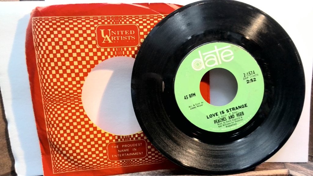 Vtg Peaches And Herb 45 RPM Record: Vtg Peaches And Herb 45 RPM Vinyl Record, Love Is Strange, United Artists Sleeve.