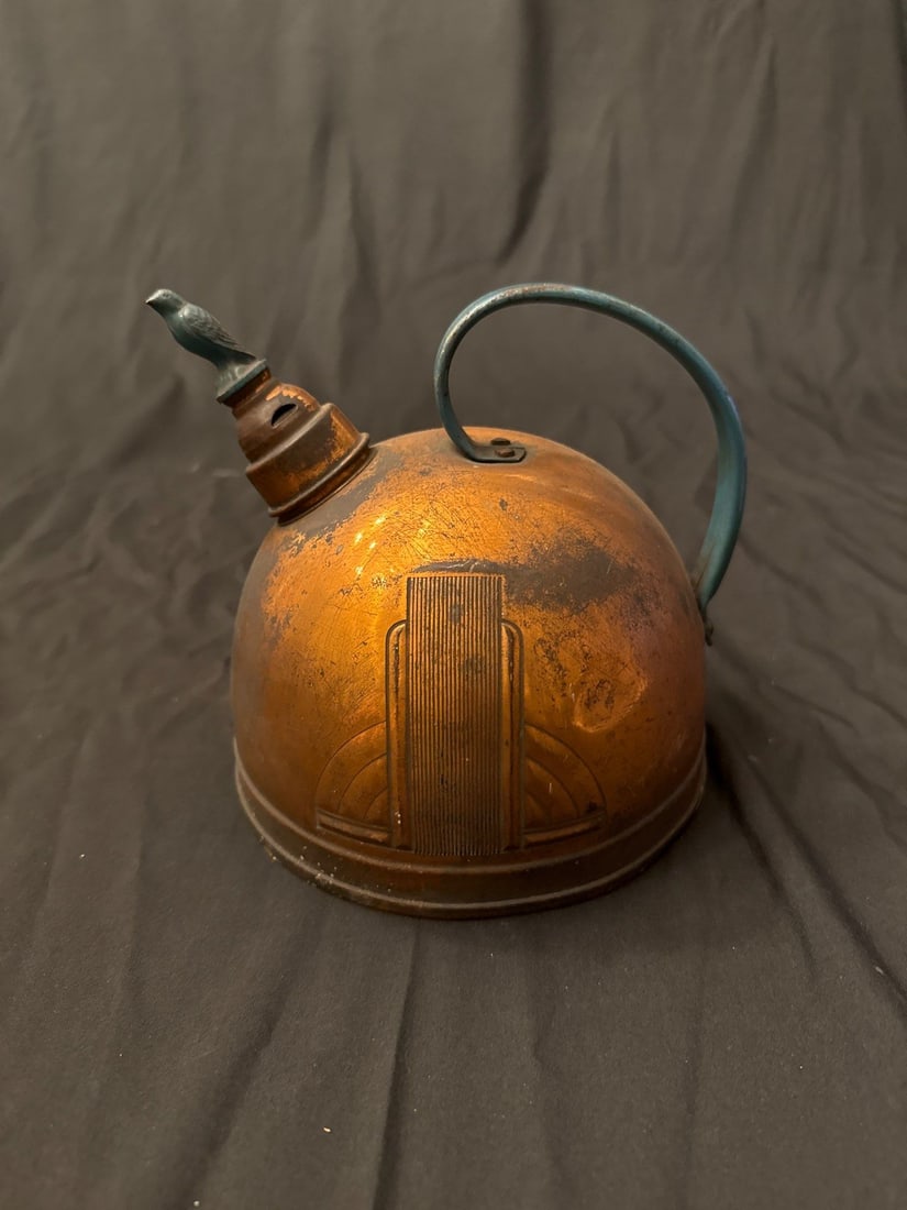 Vintage art deco solid copper tea pot with bird whistle stop: Vintage art deco solid copper tea pot with bird whistle stop