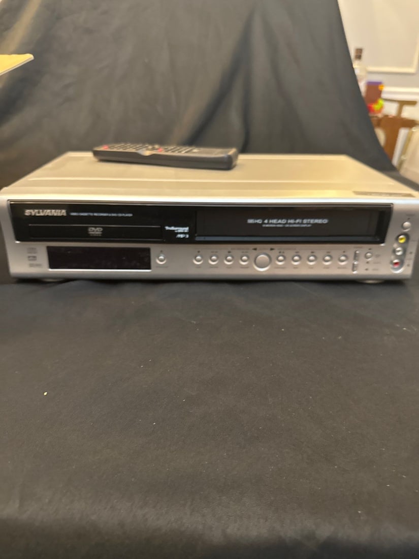 Sylvania DVC850C DVD VCR Combo VHS Player: Sylvania DVC850C DVD VCR Combo VHS Player