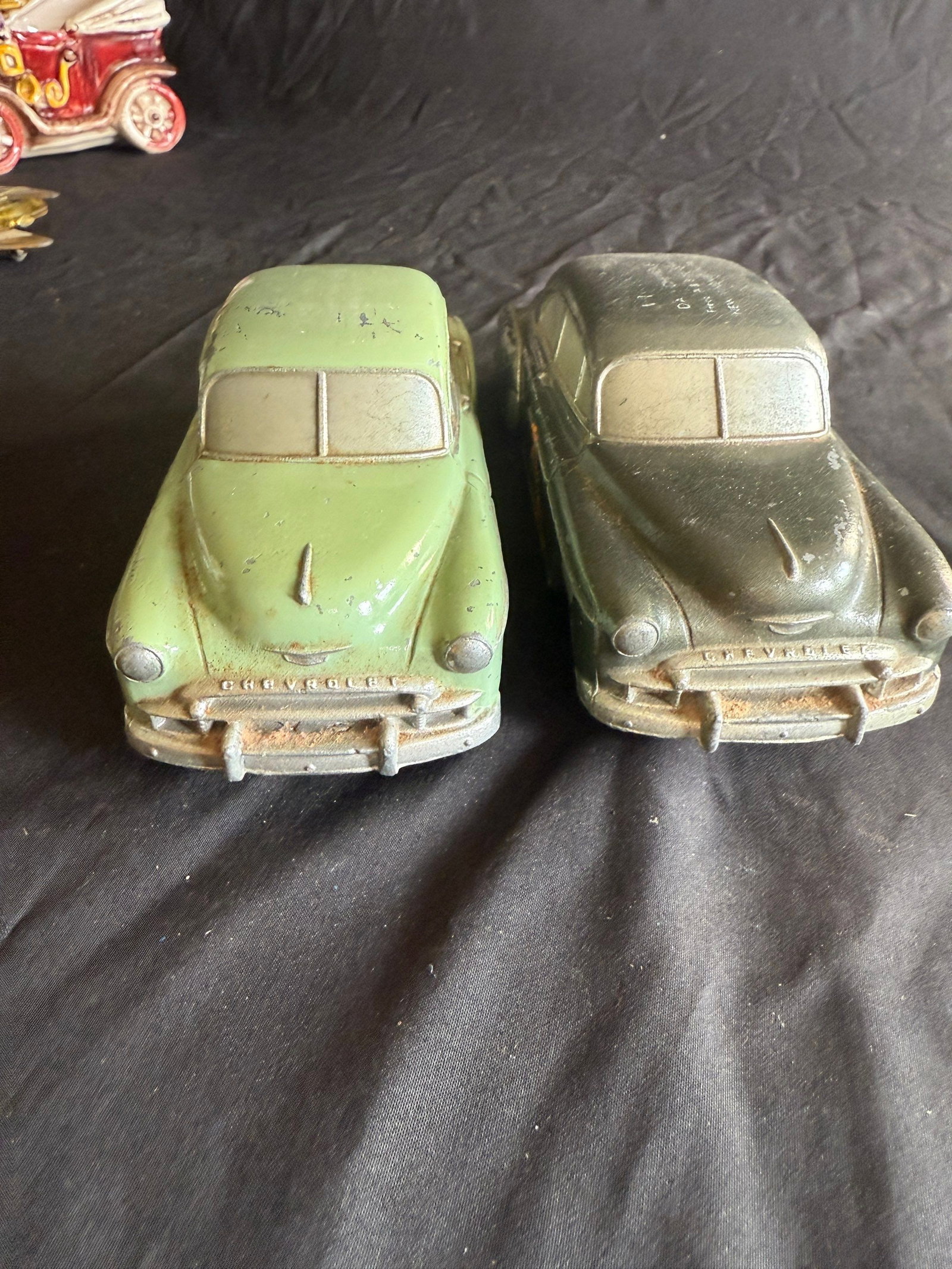 Vintage coin banks: Vintage earl service coin bank