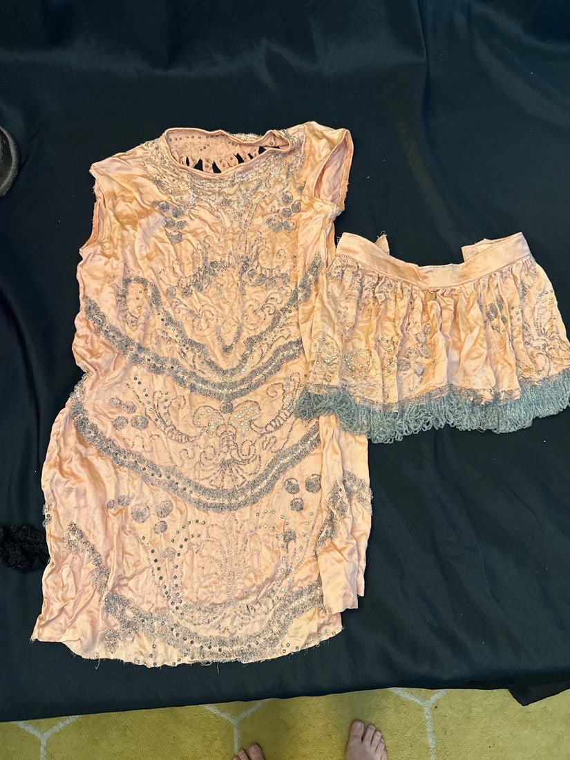 Antique vintage 1920s flapper dress and accessories (1 of 3)