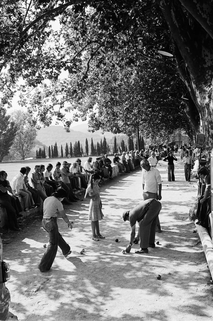 Jour de petanque a Lourmarin, Provence: Creation Date: 1976 Medium: Archival pigment print on Ilford paper Edition: 8/10 Signature: Signed by the artist In 1976, Hans Silvester photographed a petanque match in the village of Lourmarin, Prov