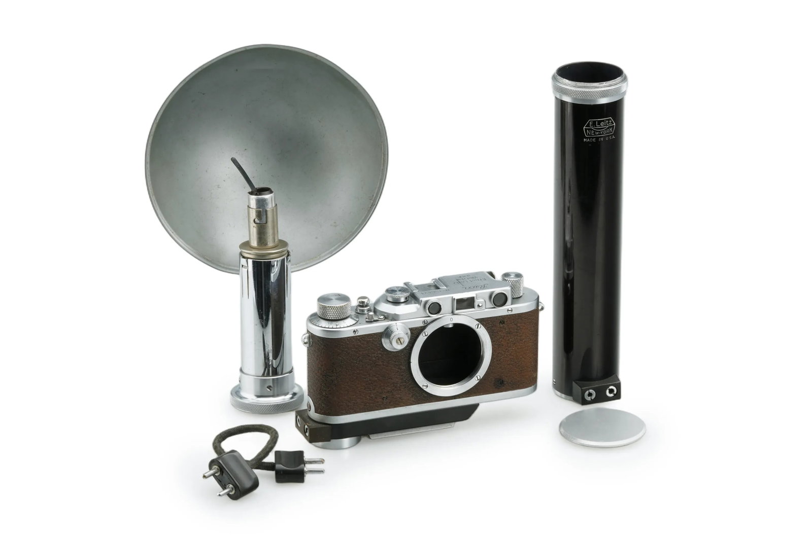 Leica IIIa Chrome with Flash 'SELSY': The Leica IIIa introduced the notable addition of a 1/1000s shutter speed. This functional specimen is paired with a Flash Unit VIII(SELSY)and its corresponding reflector-a combination illustrated in