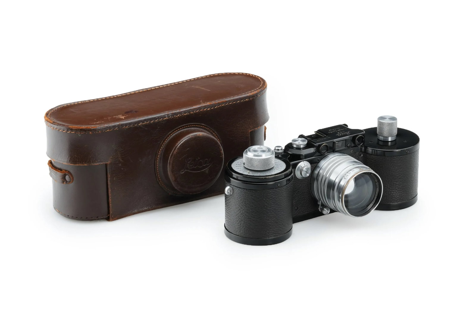Leica 250 GG REPORTER: A beautiful wartime 250GG with motor coupling, preserved in original condition and full working order. It is paired with a Xenon 1.5/5cm(No. 426788)in beautiful condition, showing only some cleaning m