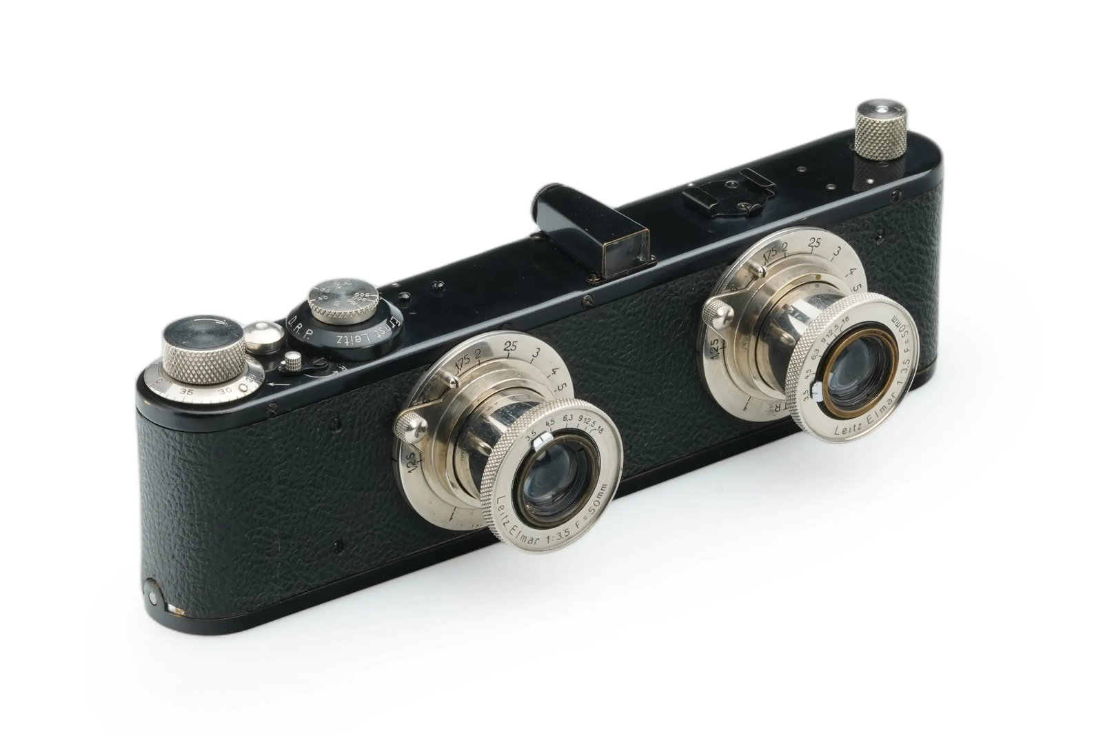 Doppel Leica 'Replica': Assembled from genuine Leica components, this unique, handmade stereoscopic camera. The body is built on a standard Barnack chassis and fitted with two collapsible Leitz Elmar 3.5/5cm lenses in a