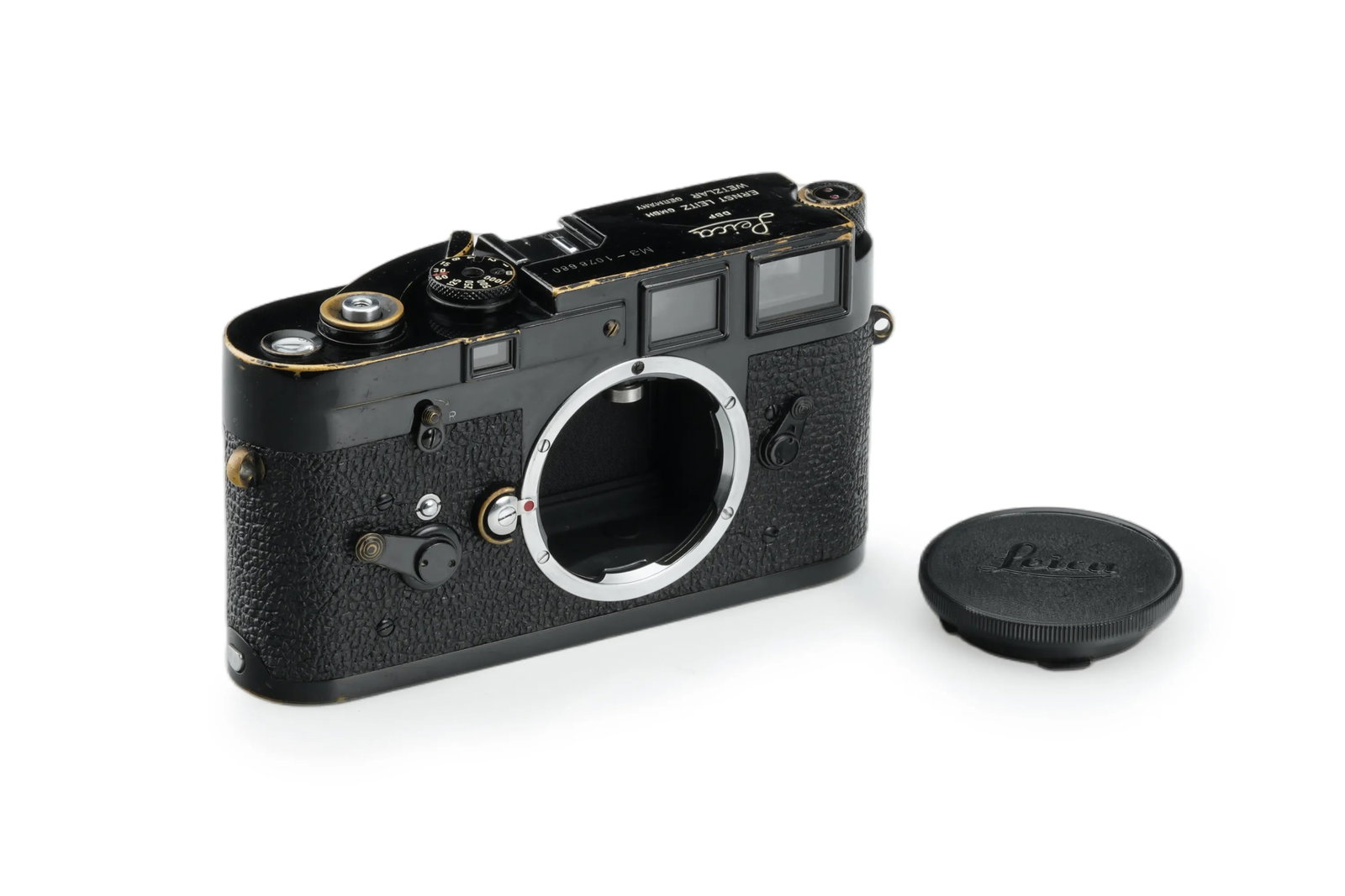 Leica M3 Black Paint: A sought-after example of the original Leica M3 in black paint, presented in beautiful condition. The body displays a subtle, attractive patina around the edges, with small bubbles appear in the