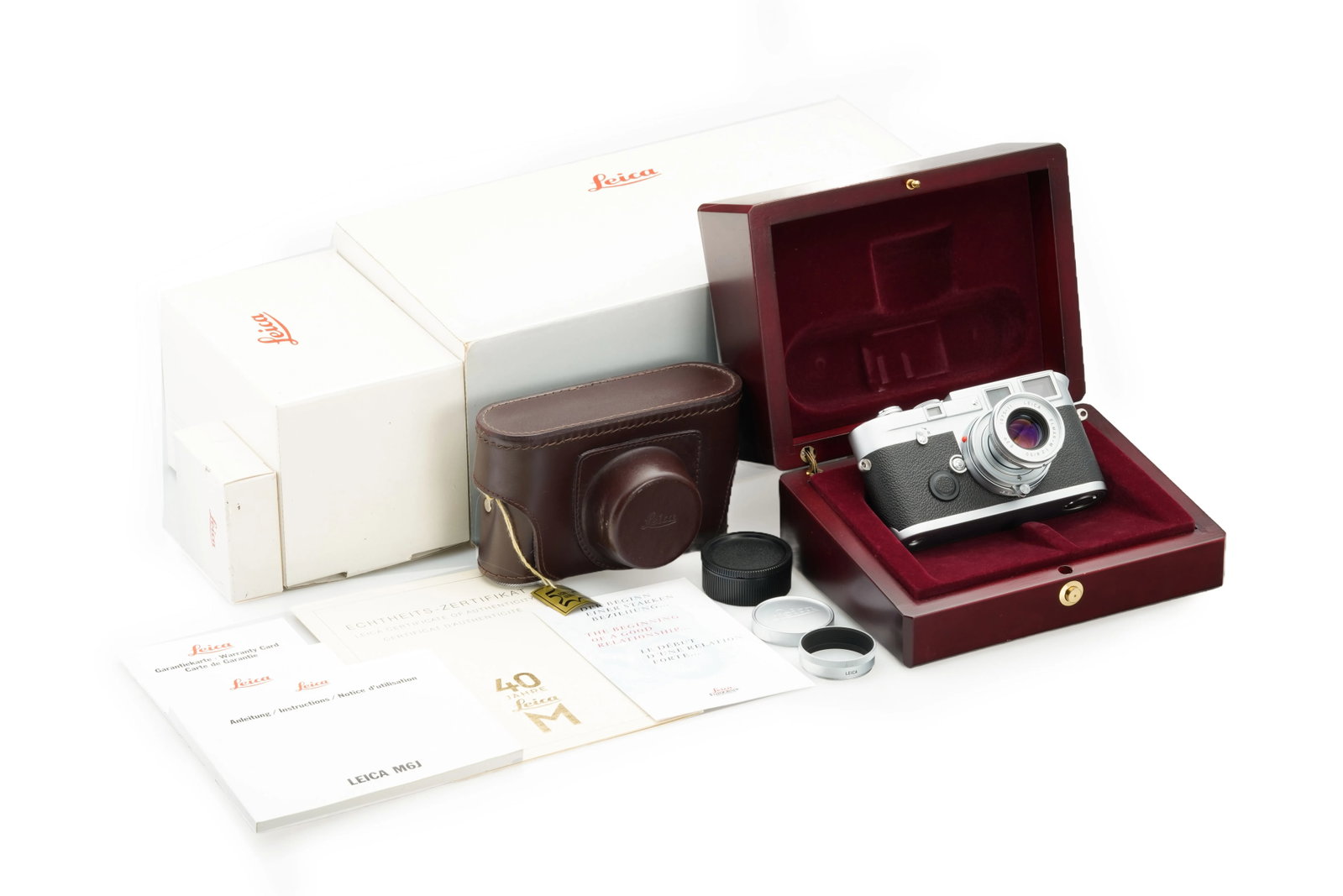 Leica M6J+Elmar-M 1:2.8/50mm Outfit 10440: To mark the 40th anniversary of the Leica M series, Leica released 1,640 units - 40 for each year of production. This M6J is one of those examples and combines features of both the M3 and M6. This mat