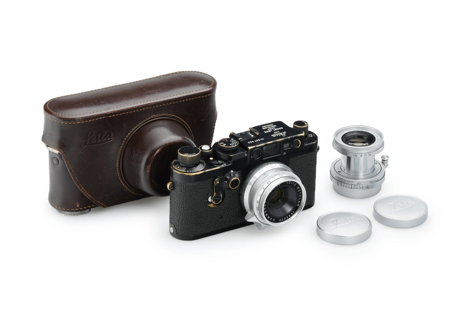 Leica IIIg Black Paint 'Swedish Army': An extremely rare, fully original military Leica IIIg in black paint, featuring a matching Elmar 2.8/5cm(No. 1636626)in perfect working condition with clear optics and only minimal dust. It is accompa