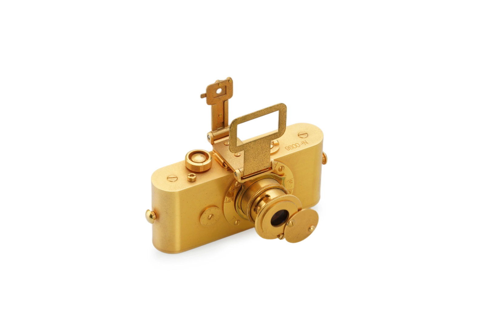 UR-Leica Gold Replica Classic Eurofoto: A rare 1:2 scale replica of the original UR-Leica, finished in 24-carat gold and produced by Eurofoto in Sweden(No. 0098). This exquisite model is presented in mint condition.