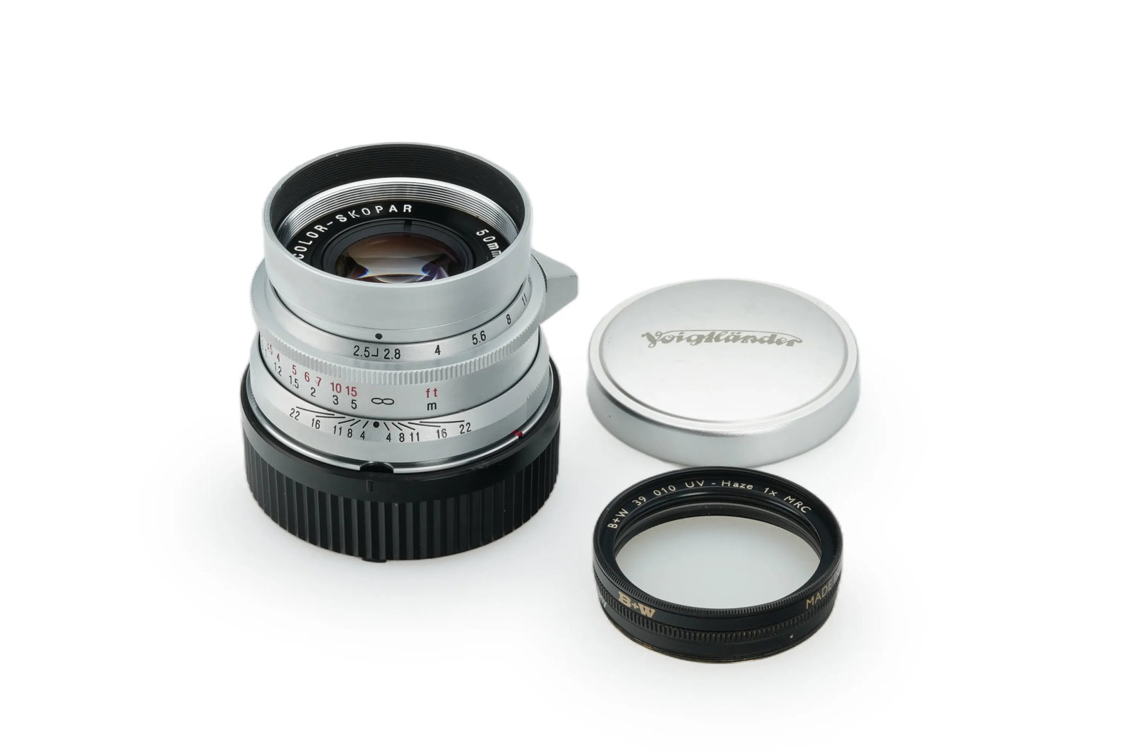 Voigtlander f. Leica M39 Color-Skopar 2.5/50mm: Produced in Leica Thread Mount(LTM/M39), this lens features a 7-element, 6-group design providing high-resolution performance as a modern take on 1950s-style lens aesthetics, arriving in near-mint con