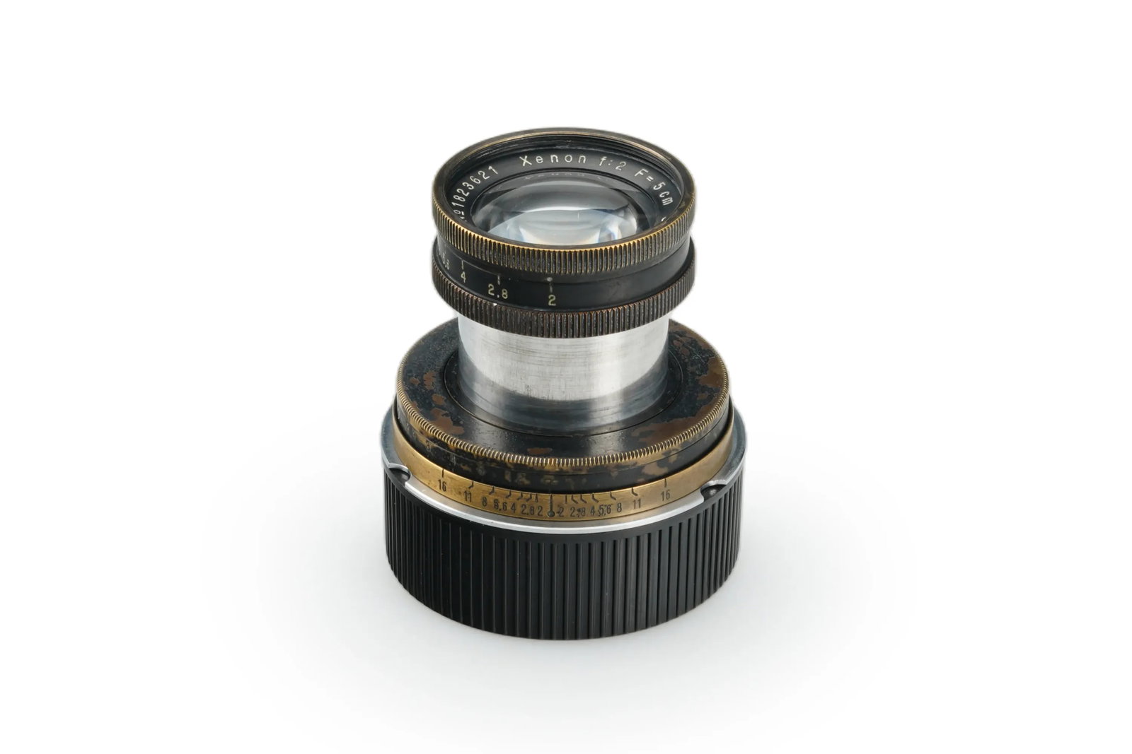 Schneider f. Leica M39 Xenon 2/50mm Black Paint: An extremely rare collapsible Schneider Xenon in very fine condition with a beautiful aged patina, this non-coated lens is rangefinder-coupled for Leica M39 and was likely delivered to the German Army