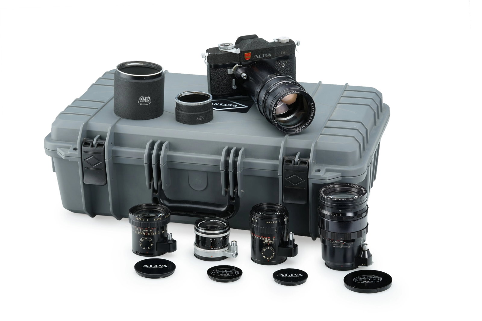ALPA 11e Black Outfit: A very beautiful and complete outfit! This rare Alpa 11e in black(No. 57588)is in very fine cosmetic condition and perfect working order, accompanied by its matching maker's box and everready case.