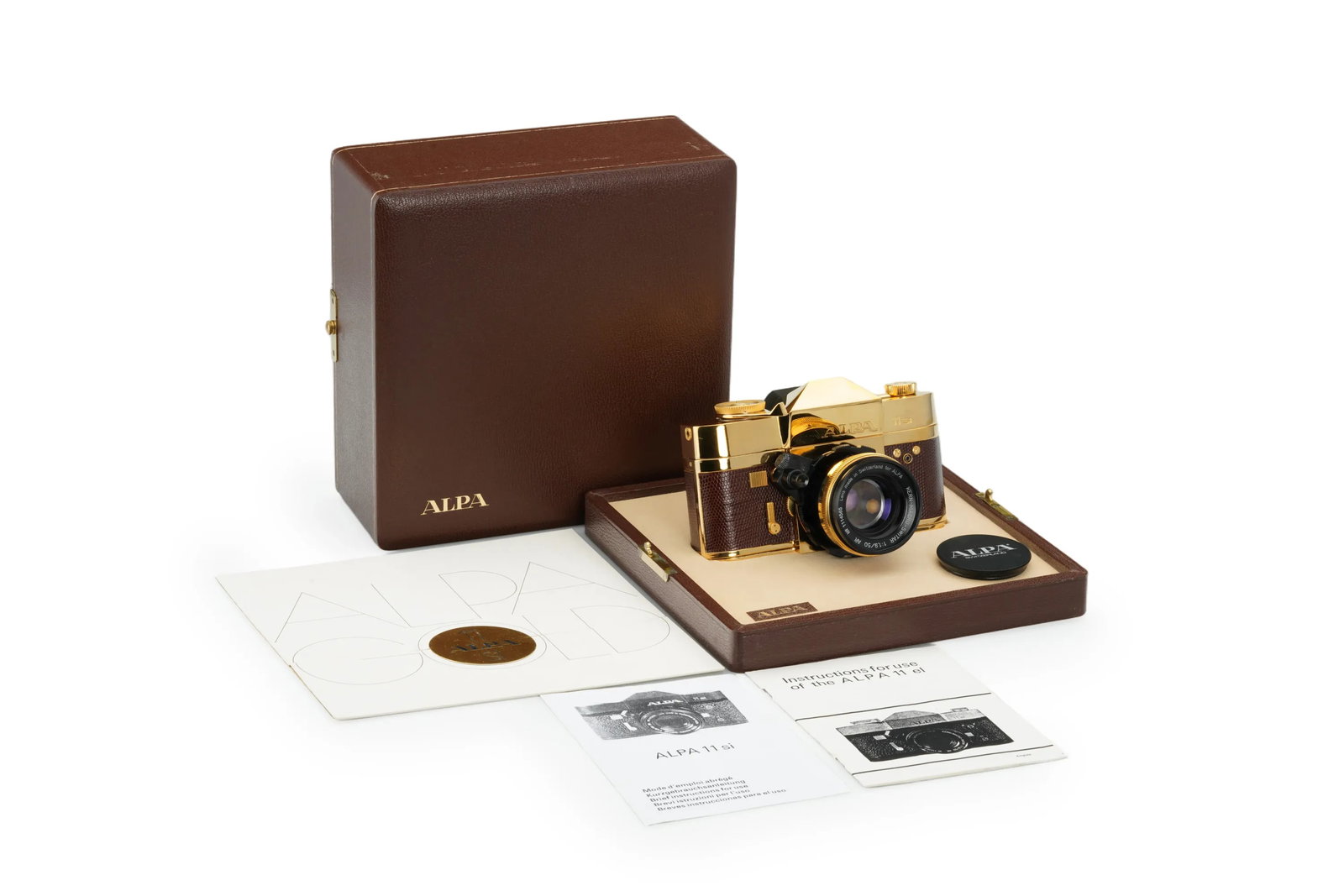ALPA 11si Gold with Kern-Macro-Switar 1.9/50mm AR: A gold-plated edition of the Alpa 11si camera, this exquisite piece is adorned with brown reptile skin and includes a Kern-Macro-Switar 1.9/50mm lens(No. 1114565), arriving as a complete set with its