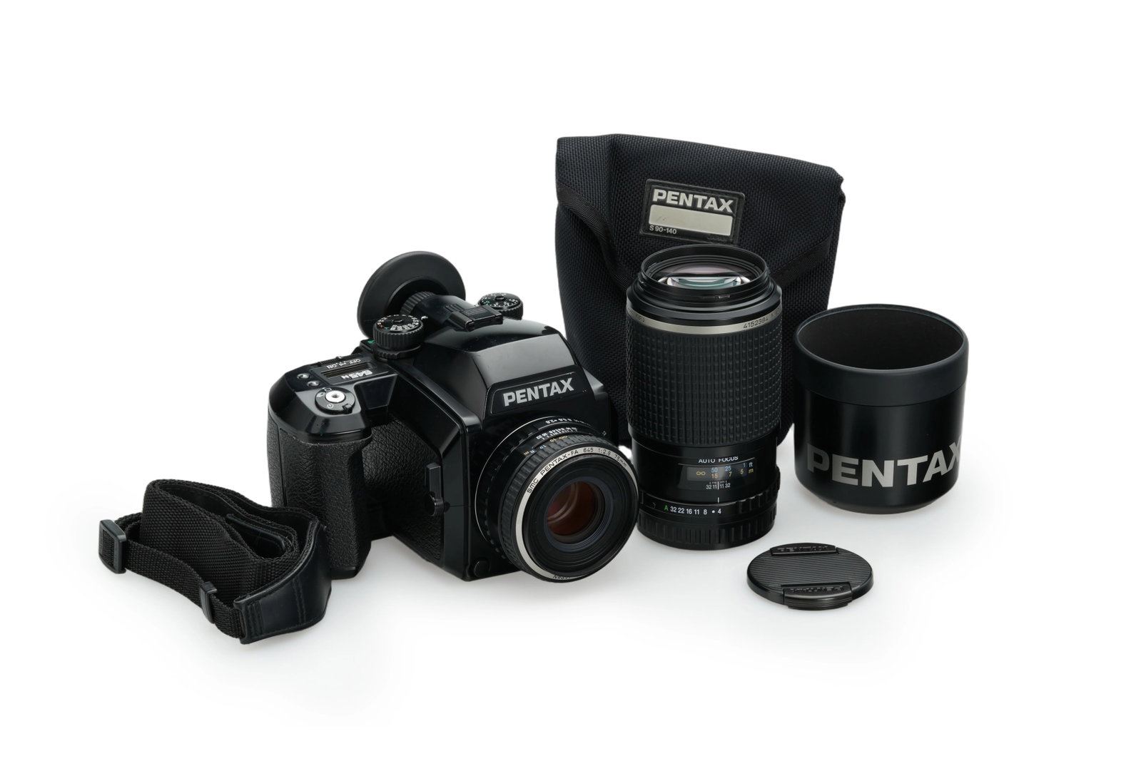 Pentax 645N with 2.8/75mm: Featuring the pioneering autofocus system that defined the 645 series, this Pentax 645N is in nice cosmetic and perfect working order. The lot includes the SMC 2.8/75mm standard lens(No. 4866671)in