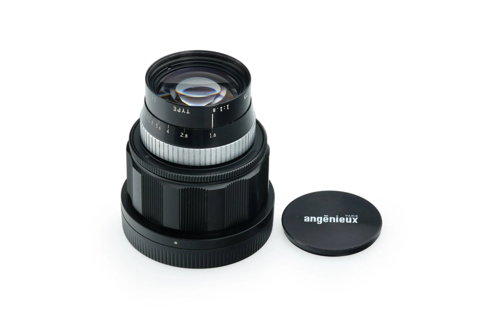 P.Angenieux Paris f. Fuji GFX 1.8/75mm Type S6: This rare masterpiece of French optical engineering is a fast lens ideally suited for low-light and portrait work, producing an extremely beautiful bokeh and a characterful rendering that modern