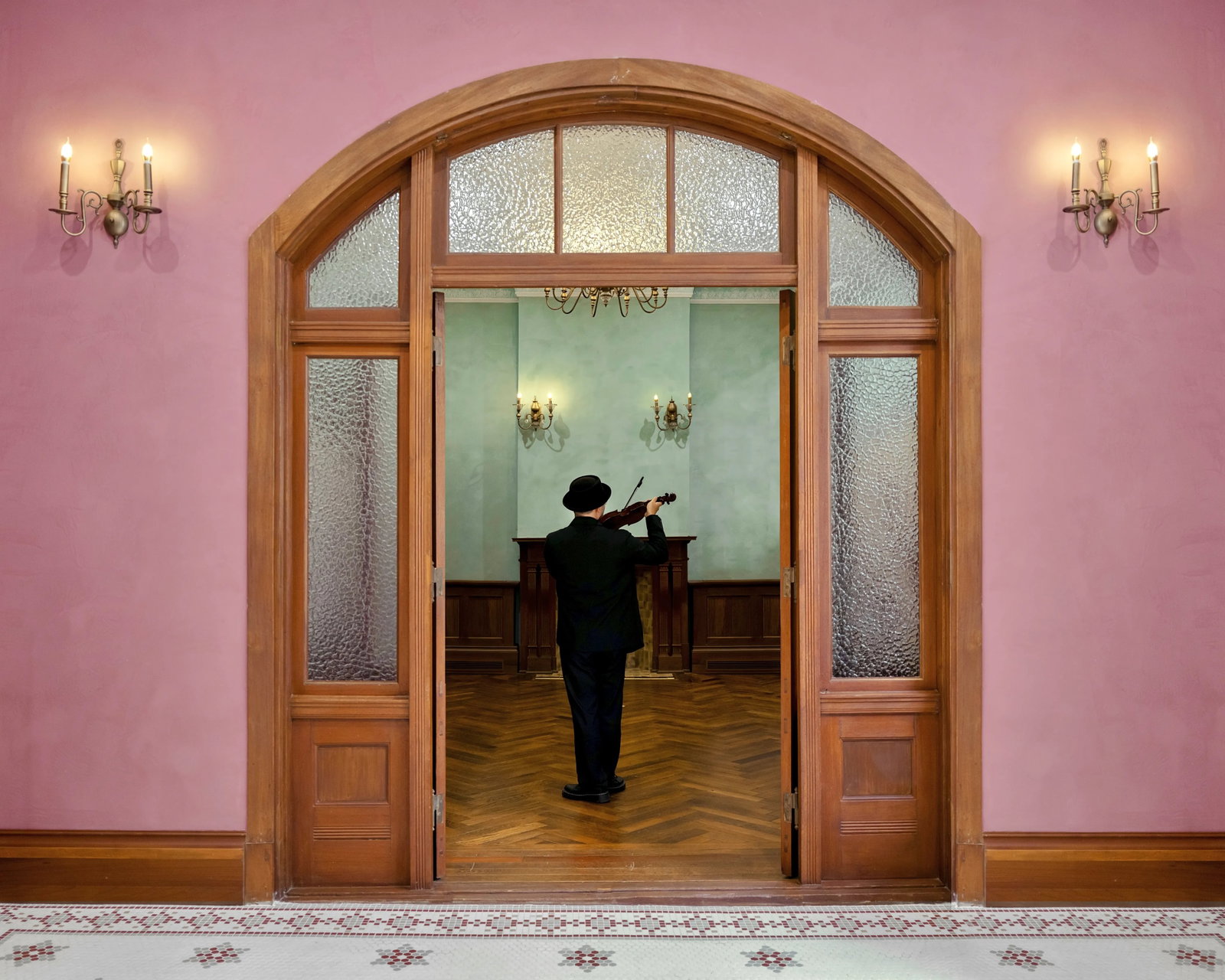 The Theatre of Solitude Series - Solo: Print Date: 2026 Medium: Archival pigment print Edition: 1/6 Framing: Black aluminum frame, face-mounted print Signature: Signed by the artist The Theatre of Solitude series was created in 2025.
