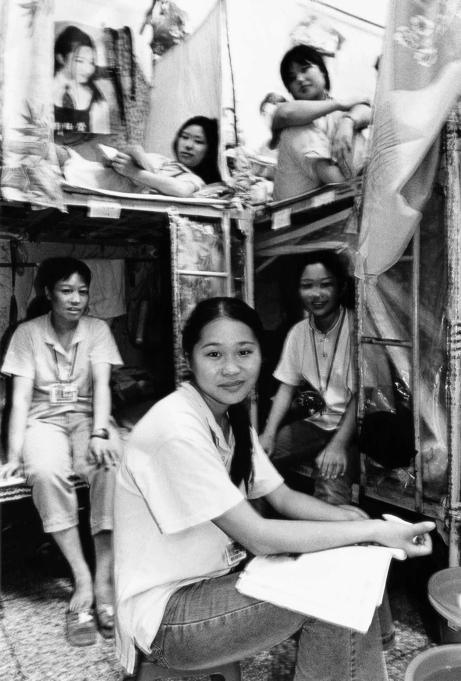 Southern Women Workers: Series: Humanism in China, No. 575 Medium: Archival pigment print on Hahnemuhle paper Edition: 1/12 Signature: Signed by the artist Southern Women Workers is an important work created during Duan