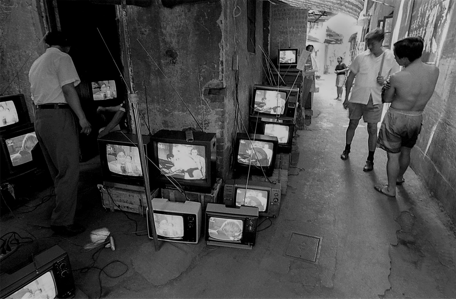 Hot Wuhan: Memory of the 1980s: Series: Humanism in China, No. 456 Medium: Gelatin silver print (French Lily archival-grade FB baryta enlargement paper) Edition: 1/10 Signature: Printed and signed by the artist Hot Wuhan is one of X