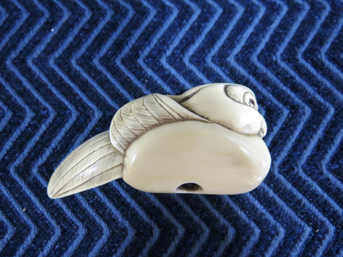Late 19th century Japanese carved netsuke: Bird (1 of 6)