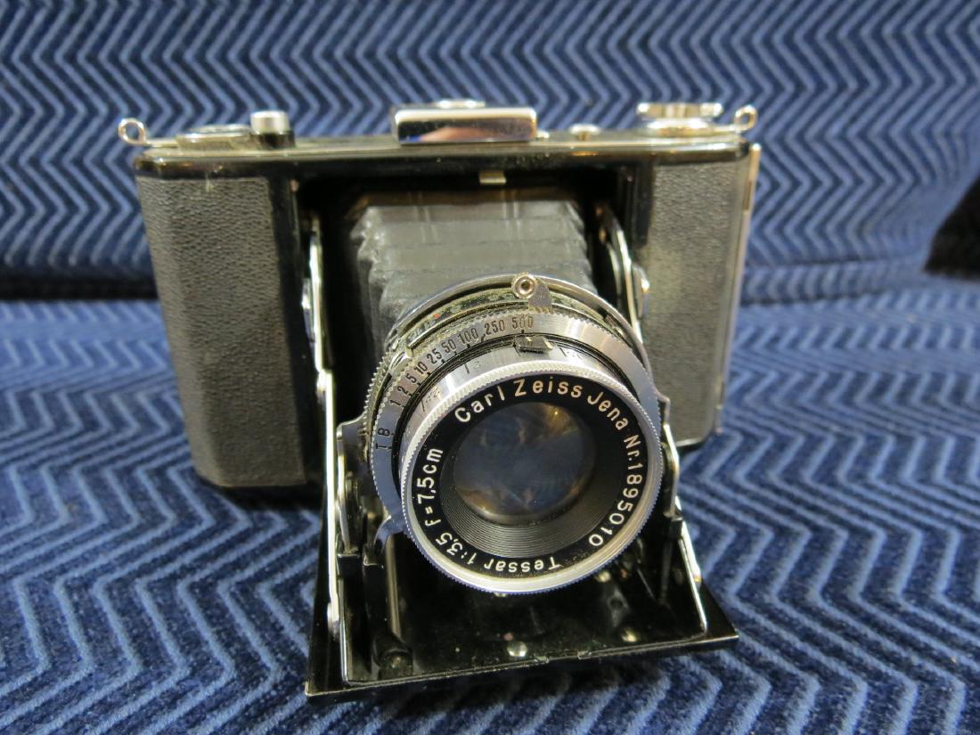 Zeiss Ikonta 520/16 Camera with Lens (1 of 5)