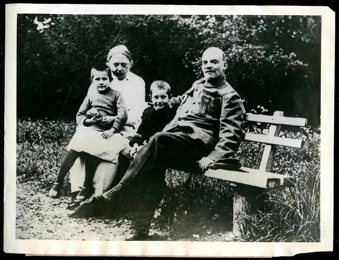 1922 Vladimir Lenin Soviet Leader Vintage Photo: Tough to find vintage photos of Lenin as he didnâ€™t like his photo taken. Dated 10/21/22. 6.5 x 8.5. Very Good to excellent condition.