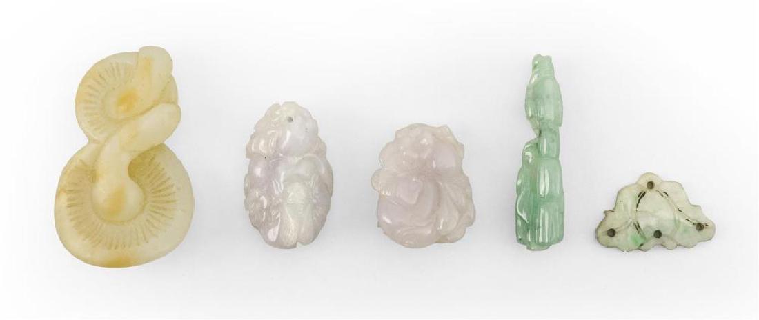 FIVE SMALL PIECES OF CHINESE JADE (1 of 2)