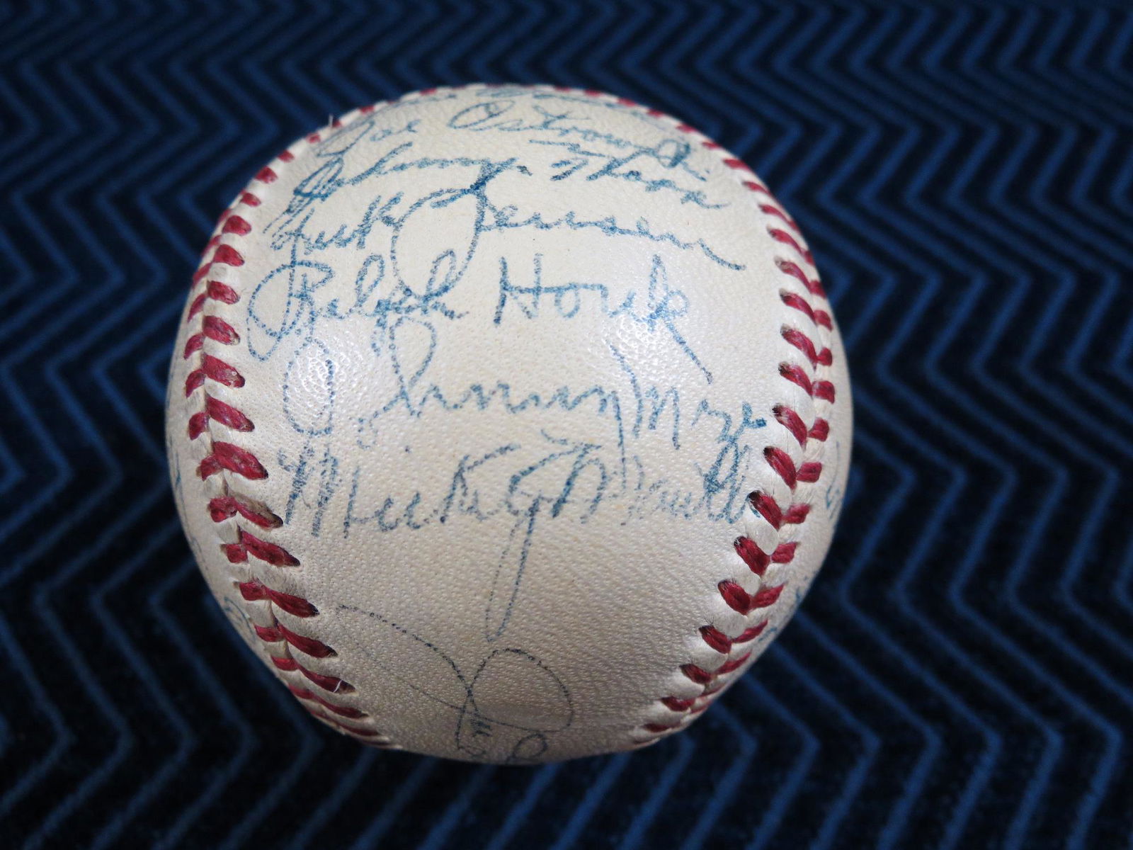 1951 New York Yankees Team Signed Baseball Mantle (1 of 7)