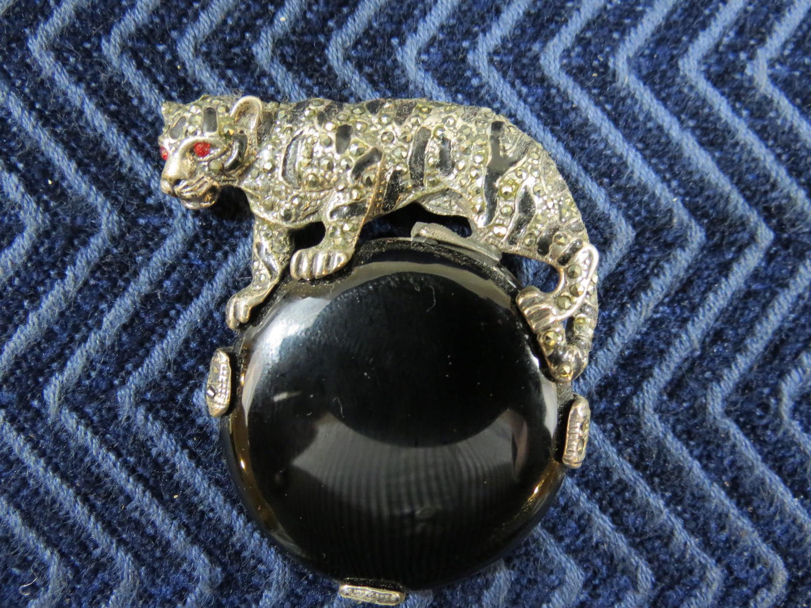 Sterling Silver Large Cat on Onyx Pin Brooch (1 of 4)