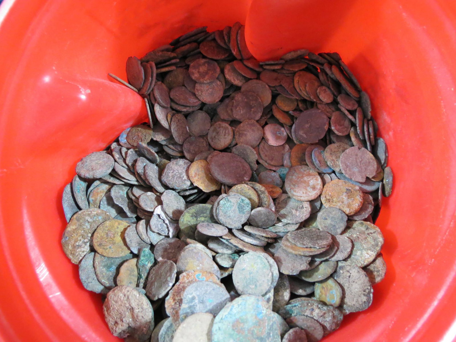 Appx (3000-5000) Ancient Coins Mostly Roman: Most likely most are Roman, but some are going to be from other parts of ancient Europe and Asia. I have not counted them, the appx number of coins is a guess, but there are alot here. All are unclean