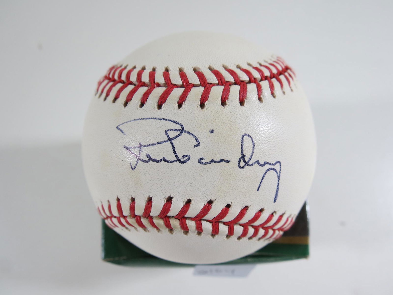 Ron Guidry Yankees Single Signed Baseball: Official Major League Selig Baseball signed on the sweet spot in mint ballpoint. Some minor spotting on the ball. Obtained in person by my consignor at a Boston area signing events. Guaranteed to pass