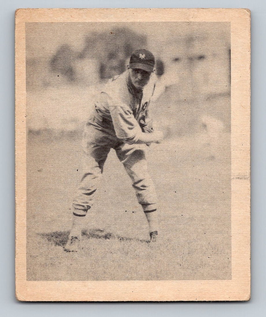 1939 PLAY BALL Hal Schumacher Baseball Card: VG
