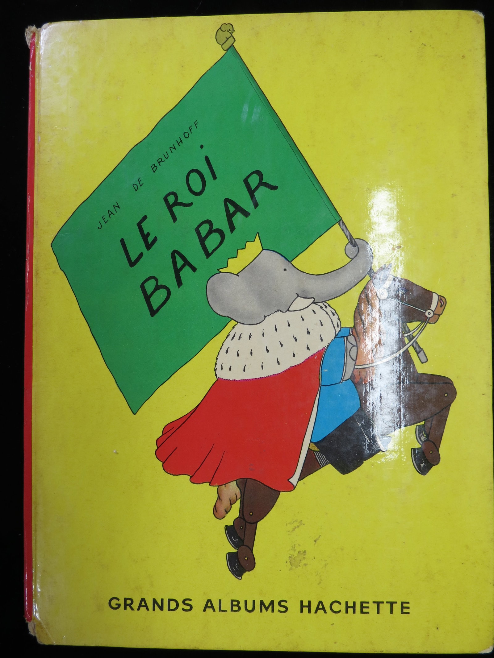 1969 Le Roi Babar Hardcover Children's Book: 1969 version (dated on the last page). Some wear at the top and bottom of the spine. Contents inside are clean, no writing. Good/Very Good. We offer in house shipping for this item or you can arrange 