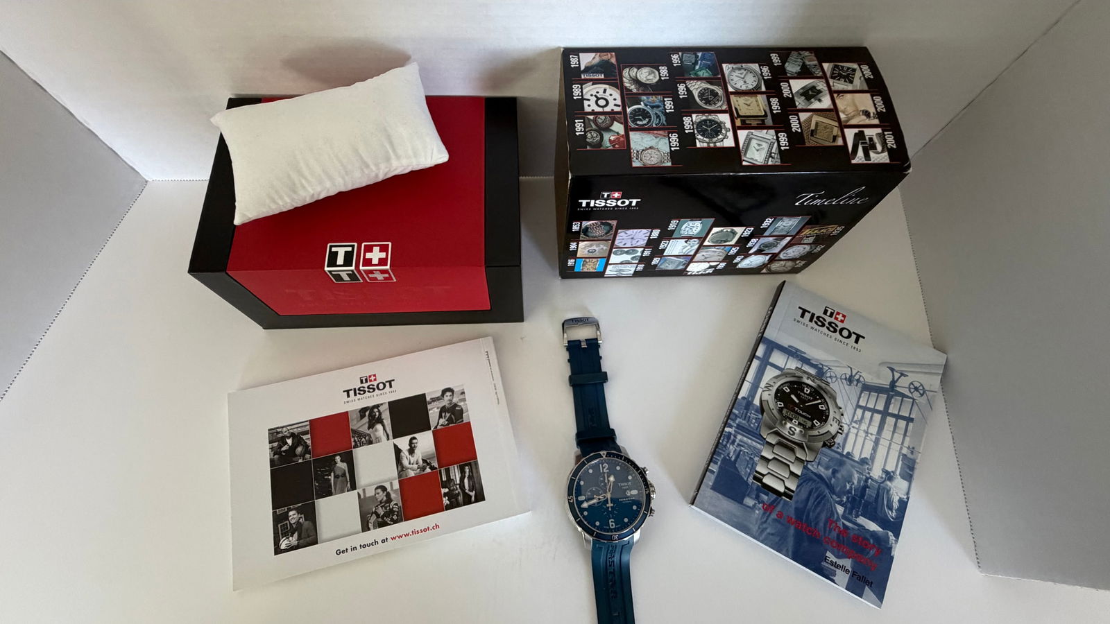 Tissot Seastar 1000 Powermatic 80 – Automatic Swiss Dive Watch (Complete Set): Tissot Seastar 1000 Powermatic 80, a robust and stylish Swiss-made diver's watch known for its precision, performance, and striking design. Housed in its original presentation box and accompanied by f