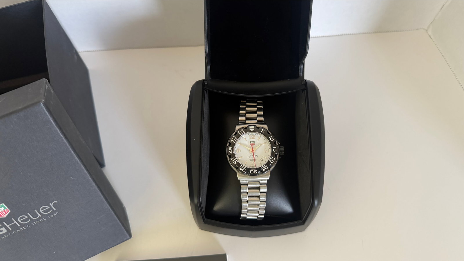 TAG Heuer Formula 1 Stainless Steel Watch – Swiss Made: Classic TAG Heuer Formula 1 men's watch, a timepiece that exemplifies sporty elegance and Swiss precision. This model features a stainless steel case and bracelet, paired with a bold unidirectional