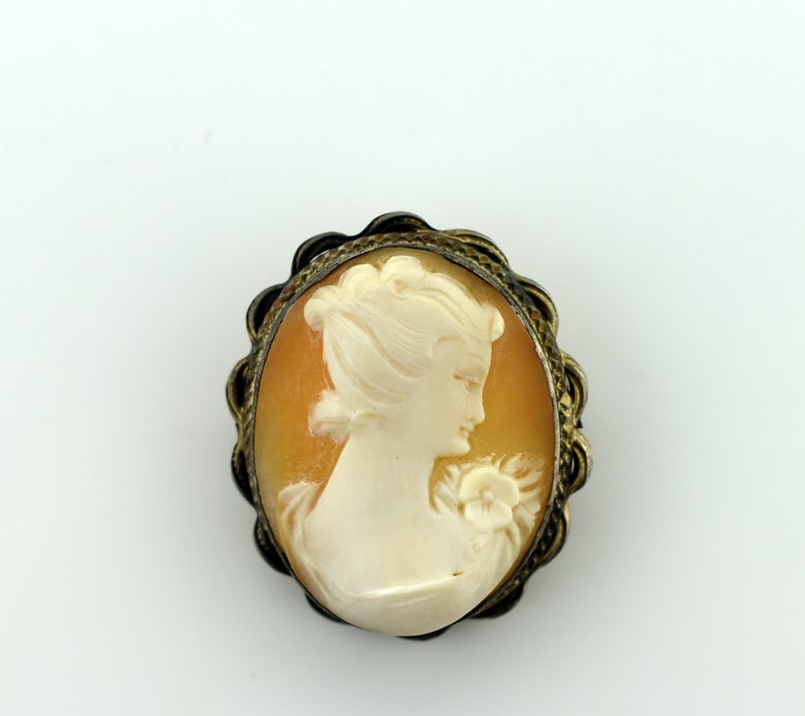 Antique 1920s Oval Shell Cameo in Sterling Silver Frame Pendant Pin (1 of 5)