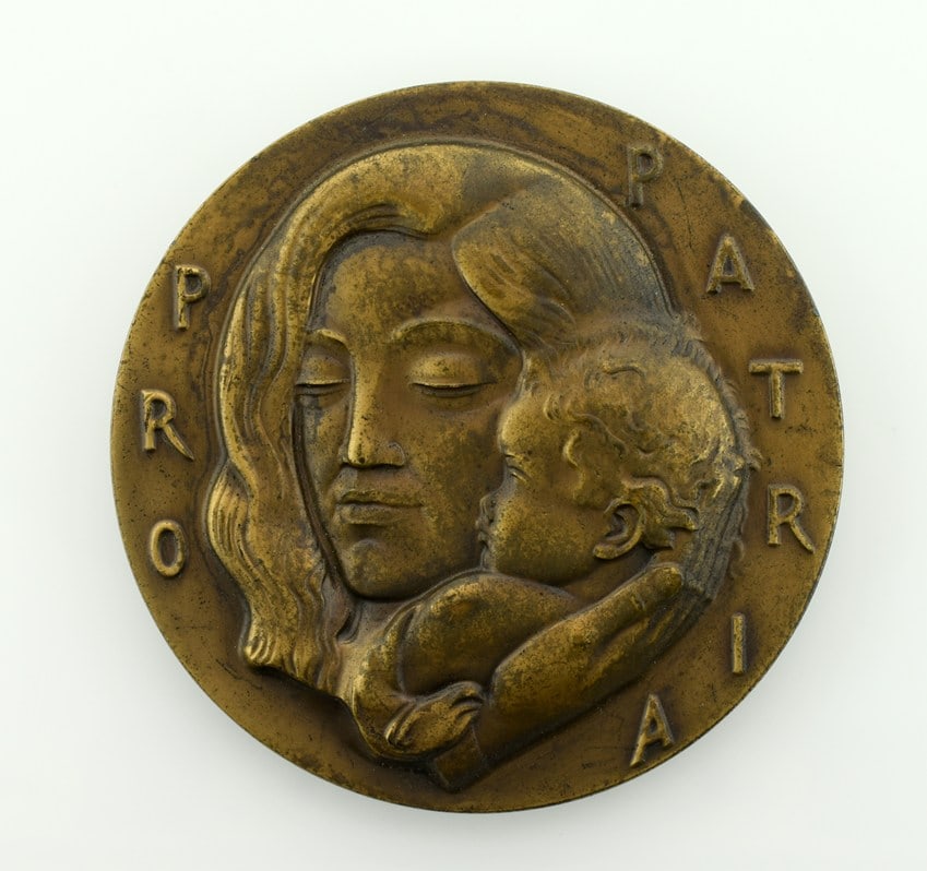 The Society of Medalists 1941 No 23 Joseph E. Renier “Pro Patria – Pro ...” 23rd I: Please read “Auction Details” / “Terms of Sale” for preview, payment, pickup, shipping and other instructions. Lot includes the item(s) described in the title.