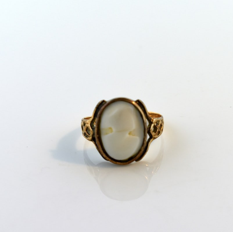 Vintage 10K Gold Cameo Ring, Size 5.5 (1 of 8)