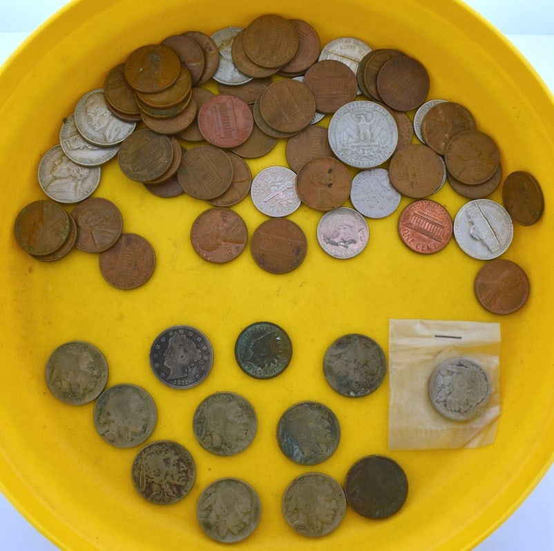 A Lot of Antique, Vintage and Modern US Coins (1 of 9)