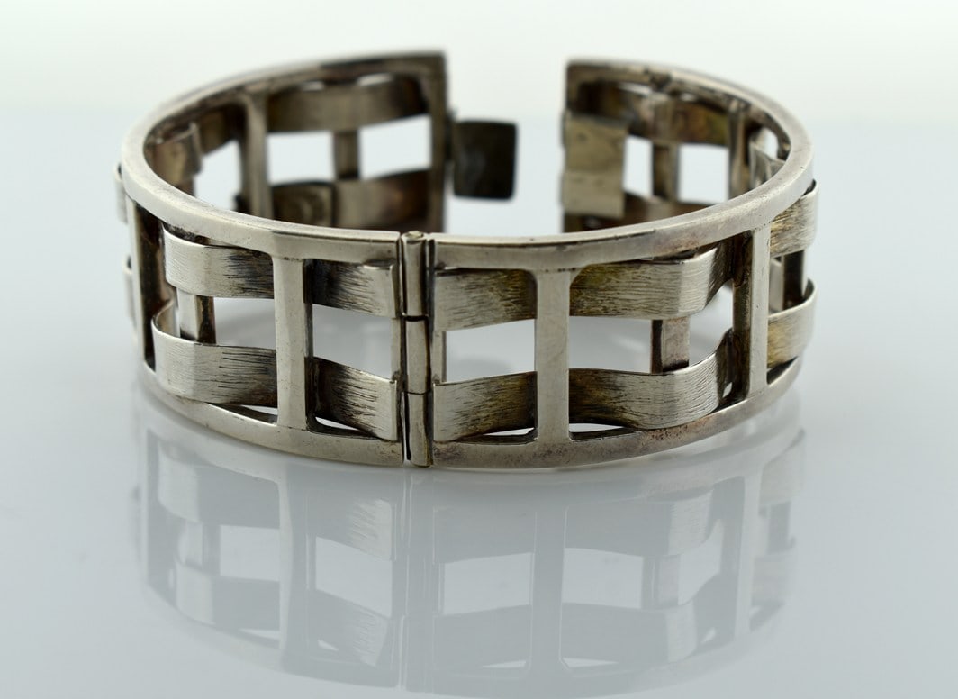 Vintage Mid-Century Modern Taxco Mexican Wide Sterling Silver Clasp Bracelet: Silver weight is 57.1 g. Silversmith’s initials are “AJ”. Please read “Auction Details” / “Terms of Sale” for preview, payment, pickup, shipping and other ins