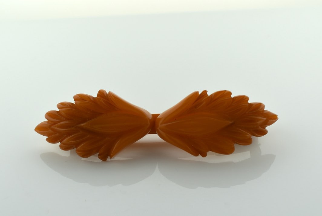 Antique Art Deco Butterscotch Bakelite Glove Holder Brooch (1 of 2)
