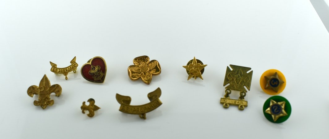 A Lot of Vintage Boy Scouts & Girl Scouts Pins: Please read “Auction Details” / “Terms of Sale” for preview, payment, pickup, shipping and other instructions. Lot includes the item(s) described in the title.