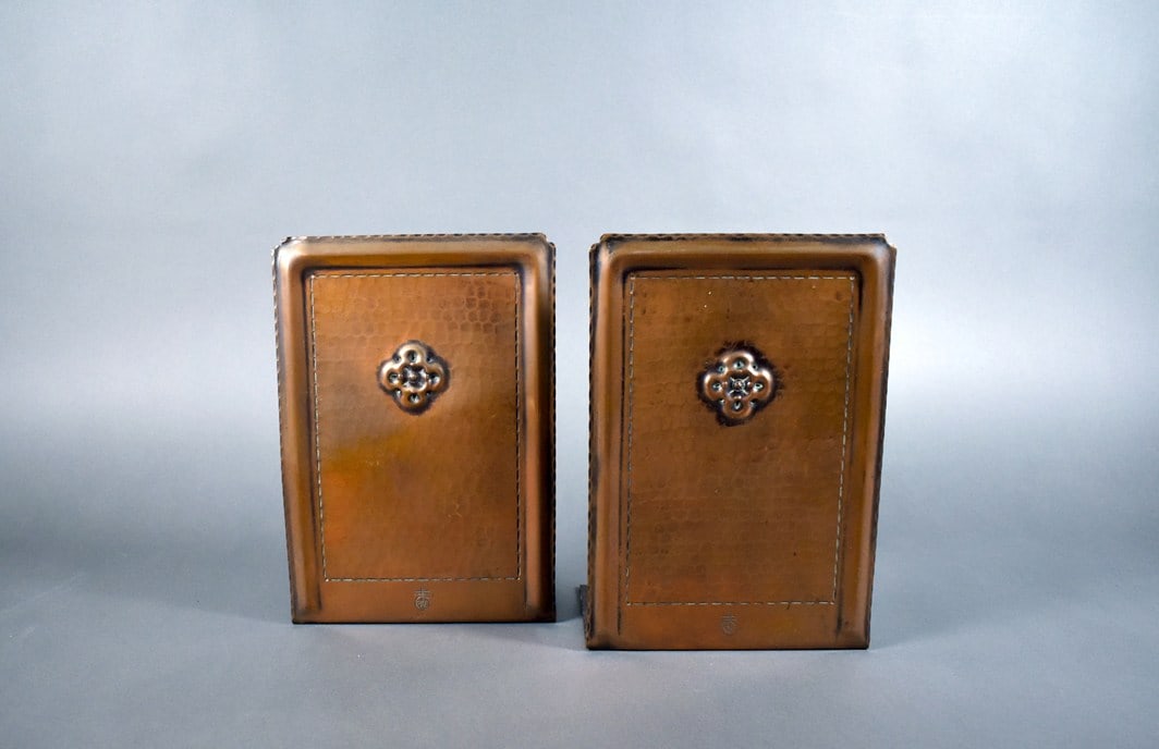 Pair of Roycrofters Arts & Crafts 8.5” Hammered Copper Bookends: Please read “Auction Details” / “Terms of Sale” for preview, payment, pickup, shipping and other instructions. Lot includes the item(s) described in the title.