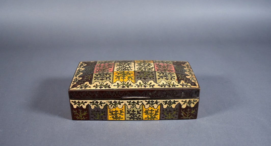 Collectible Brass Cigar Box with Wood Liner and Enameled Decoration: Please read “Auction Details” / “Terms of Sale” for preview, payment, pickup, shipping and other instructions. Lot includes the item(s) described in the title.