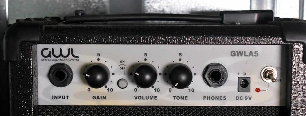 George Washburn Limited GWLA5 Mini Guitar/ Practice 5 Watt Amplifier, 9V Battery Powered - 2