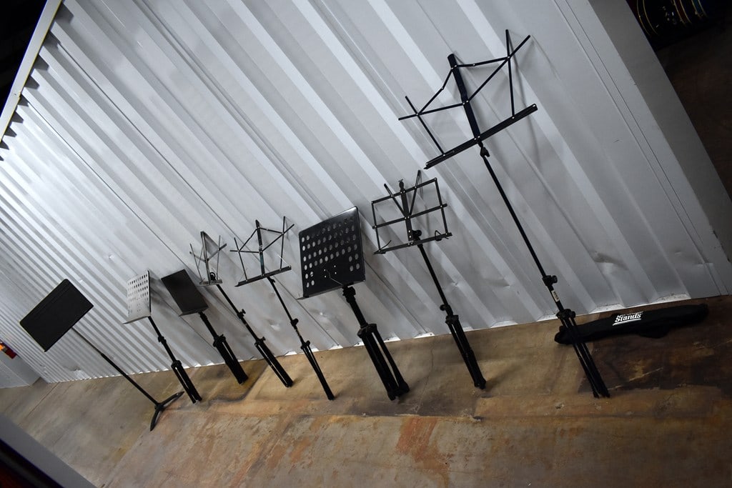 Lot of Music Stands by Talent, ProLine, Musician’s Friend or On-Stage Stands: Good condition. Please read “Auction Details” / “Terms of Sale” for preview, payment, pickup, shipping and other instructions. Lot includes the item(s) described in the title