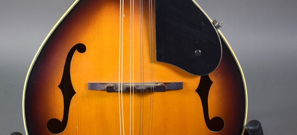 2001 Kentucky KM-140 Standard A-Style Mandolin in Sunburst Finish - 4
