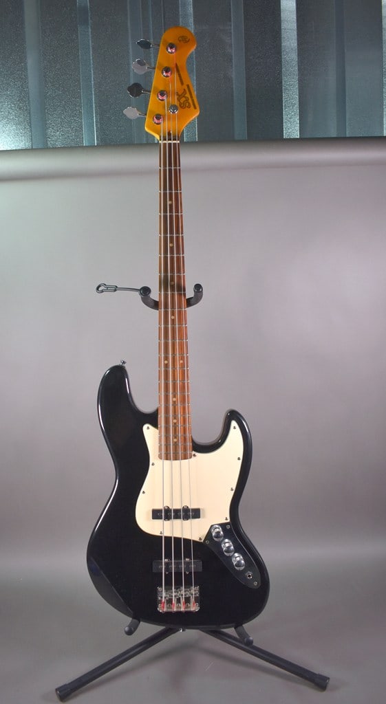2009 SX Vintage Series Bass Guitar in Black Finish: Excellent condition. Has 2 single coil pickups. Made in Taiwan. Please read “Auction Details” / “Terms of Sale” for preview, payment, pickup, shipping and other instructions.
