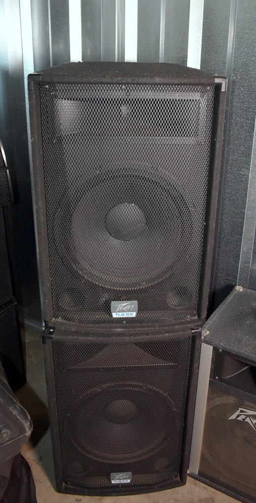 Pair of Peavey TLS 5X, 500W/8 Ohms Public Address/DJ/Stage Speakers with Tripod and Low Stands