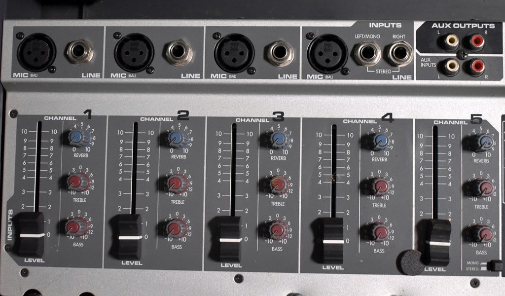 Peavey Escort 2000, 150W/4 Ohms Portable Audio System - 9