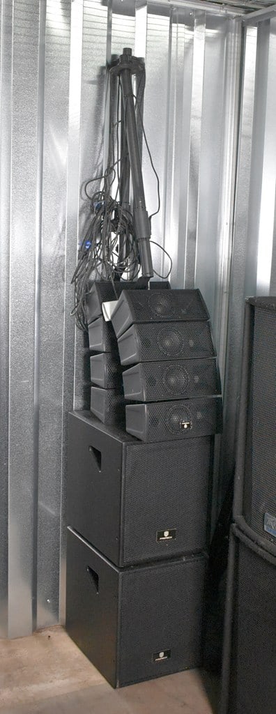 Proreck Club 3000, 2000/1000 W @ 8/4 Ohms Public Address/DJ/Stage Speakers